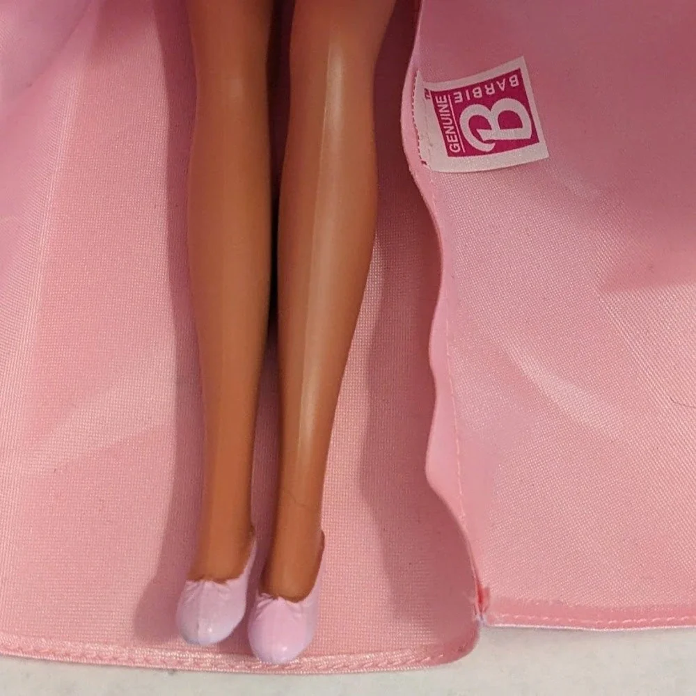Vintage 1998 Royal Princess Barbie Pink Dress Gold Dots Brunette Mattell